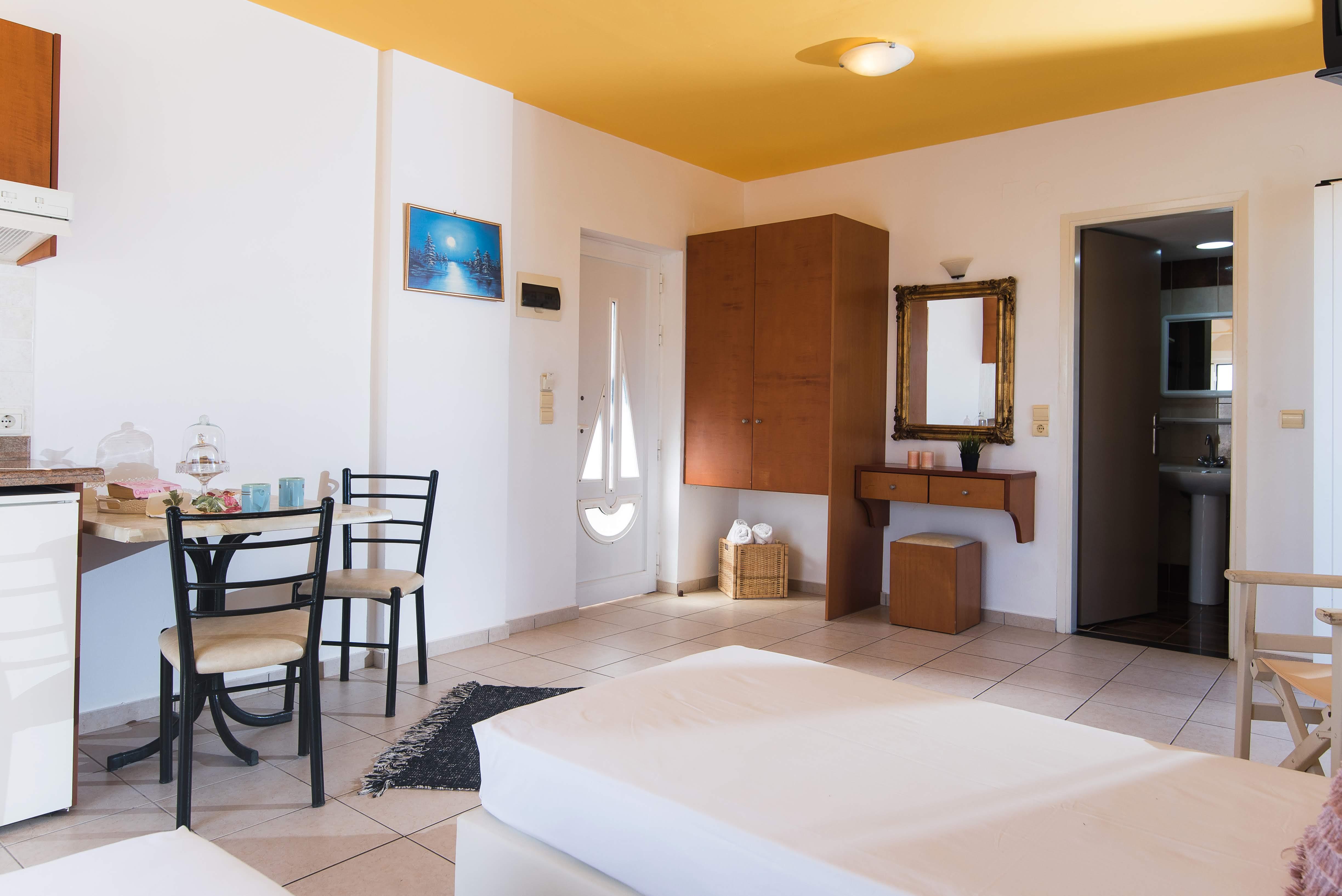 Yiannis Manos Aparthotel 3*